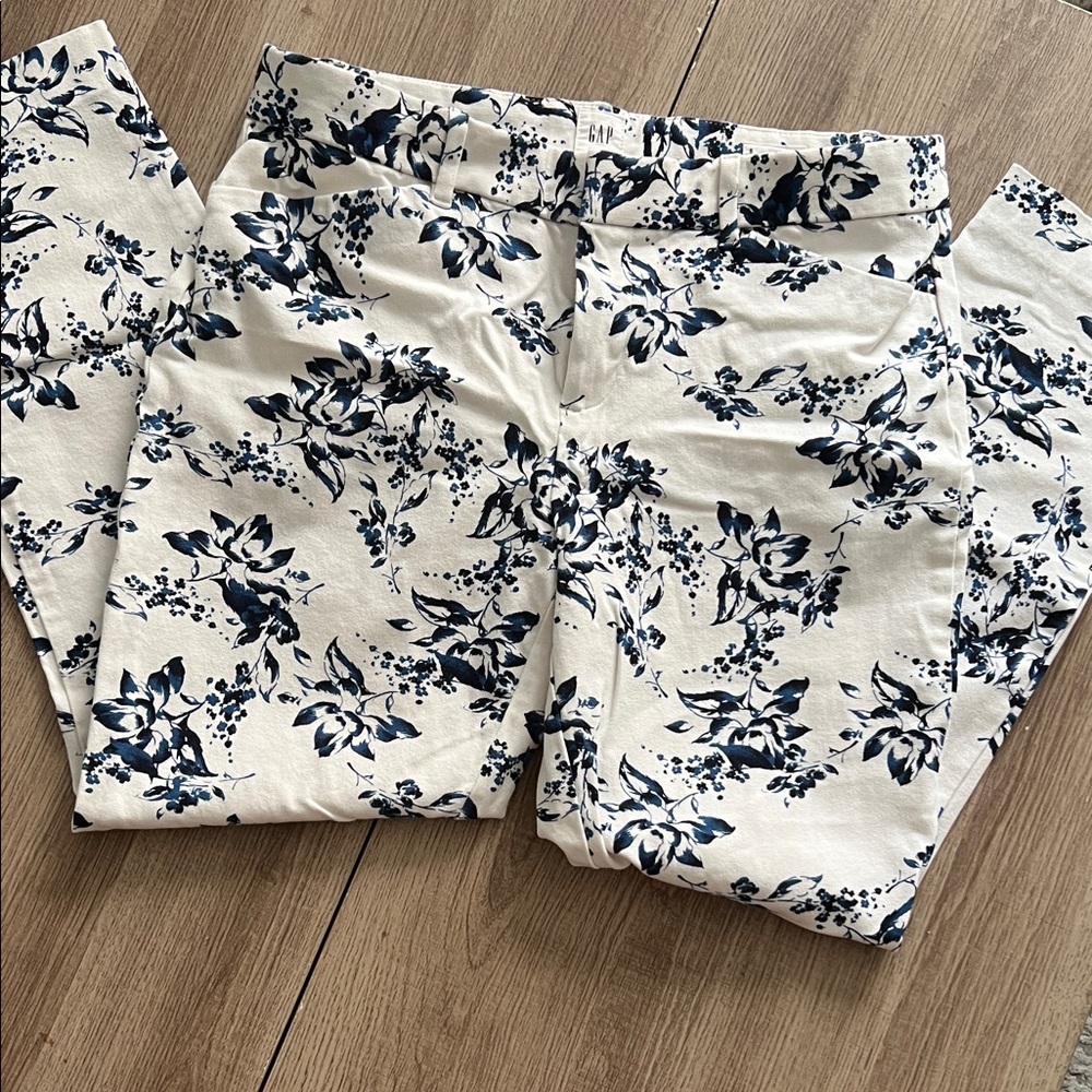 Gap Women’s Floral Print White and Navy Pant
